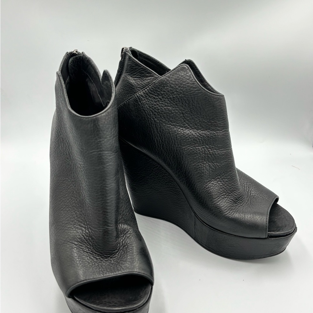 Kenneth Cole New York Callaway Black Leather Peep-Toe Wedge Booties Sz 9